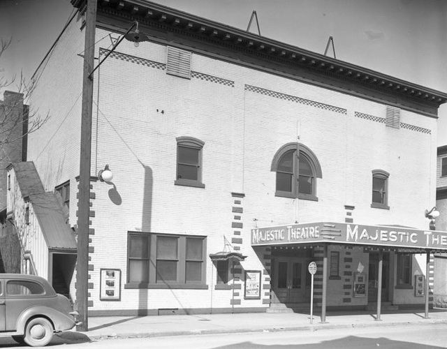 Majestic Theatre - Old Photo From Cinema Treasures (newer photo)
